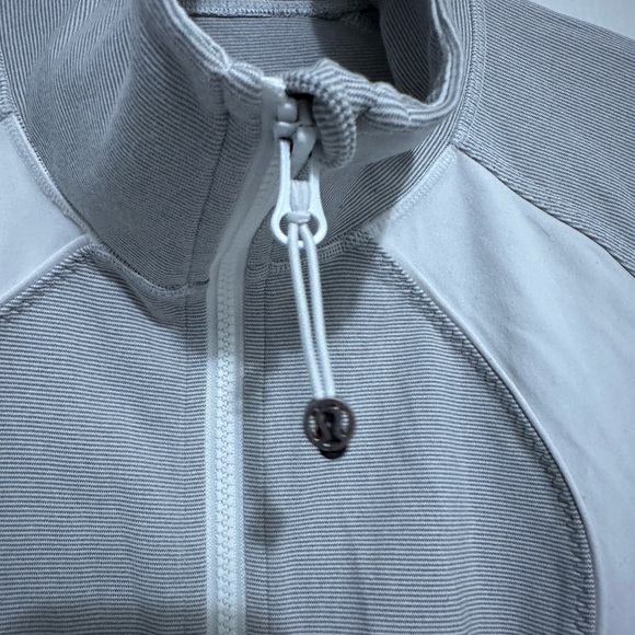 Lululemon - Picture 2 of 4